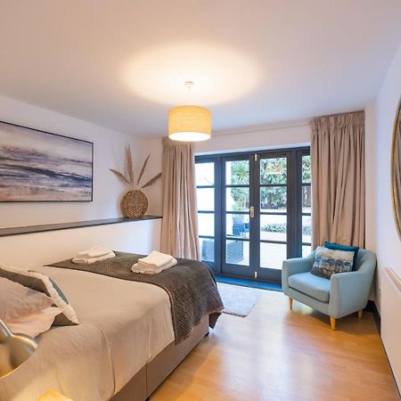 Modern Apt Near Gardens With Large Decking Area - Vivre Retreats Bournemouth Dış mekan fotoğraf
