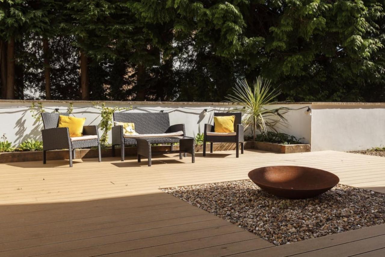 Modern Apt Near Gardens With Large Decking Area - Vivre Retreats Bournemouth Dış mekan fotoğraf