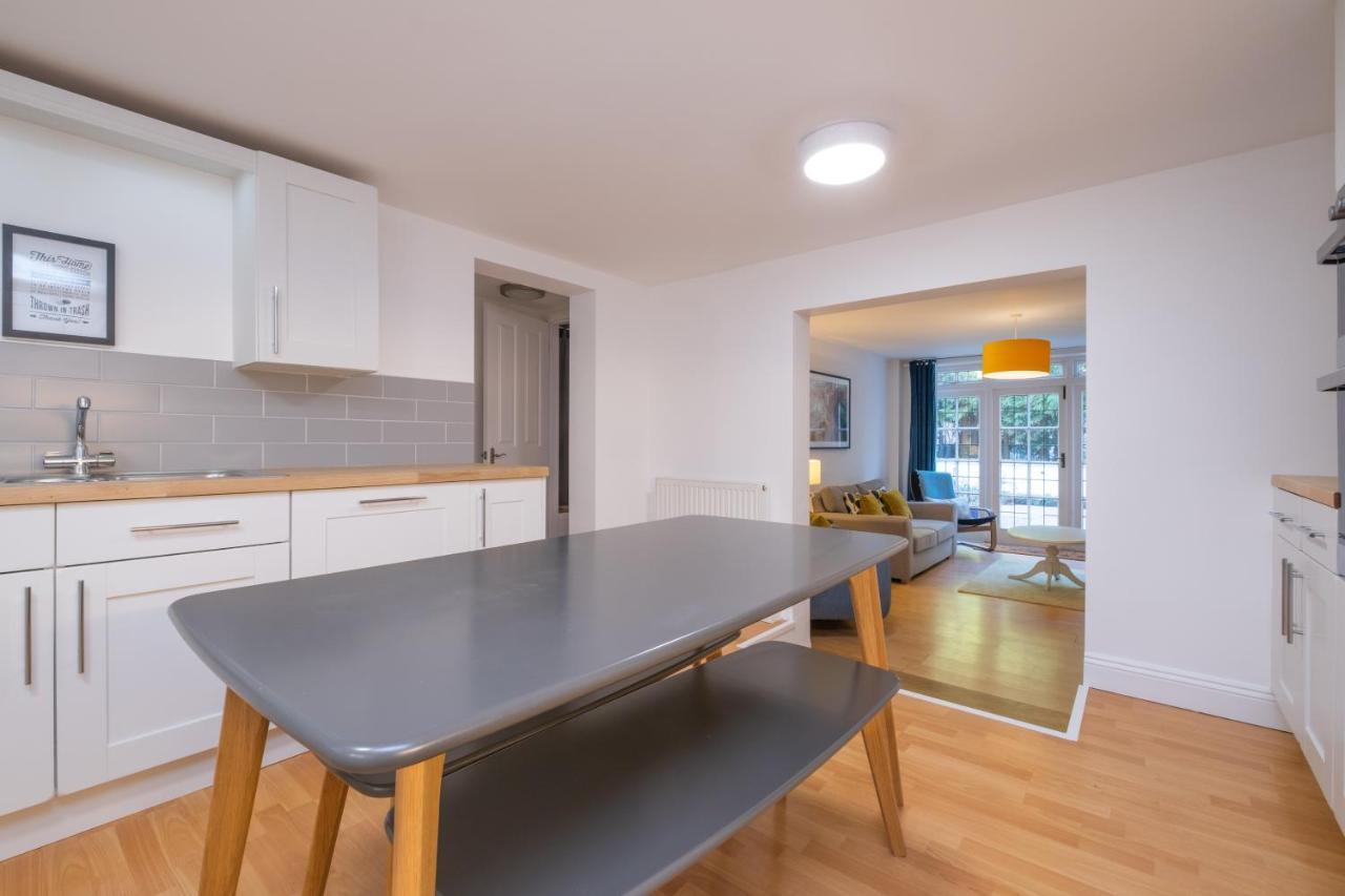 Modern Apt Near Gardens With Large Decking Area - Vivre Retreats Bournemouth Dış mekan fotoğraf