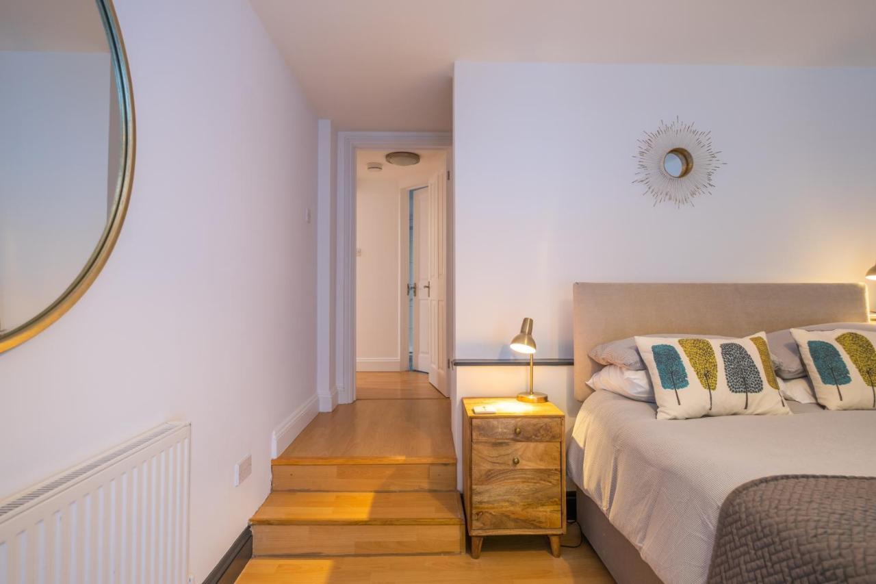 Modern Apt Near Gardens With Large Decking Area - Vivre Retreats Bournemouth Dış mekan fotoğraf