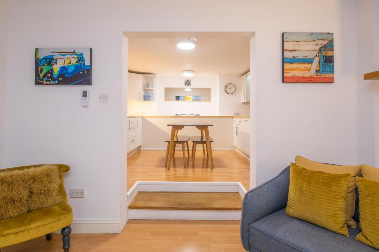 Modern Apt Near Gardens With Large Decking Area - Vivre Retreats Bournemouth Dış mekan fotoğraf