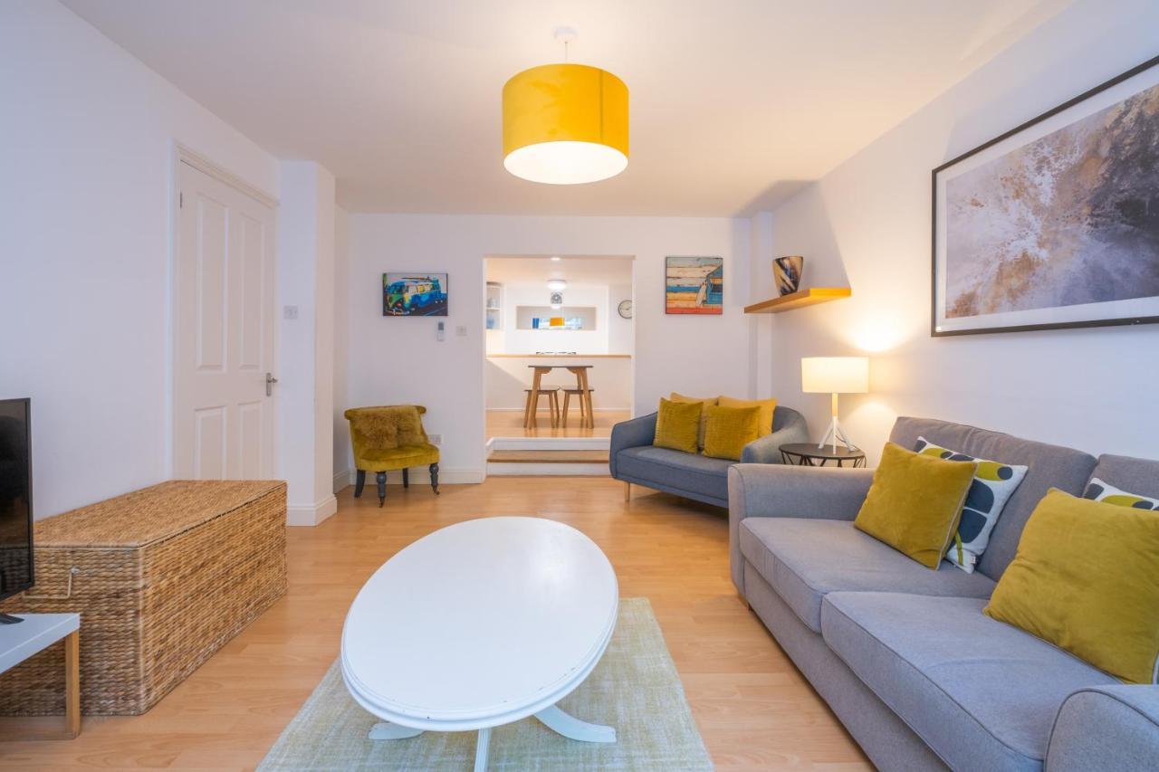 Modern Apt Near Gardens With Large Decking Area - Vivre Retreats Bournemouth Dış mekan fotoğraf