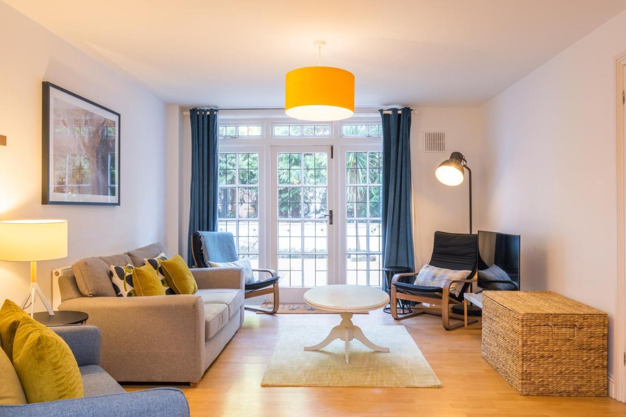 Modern Apt Near Gardens With Large Decking Area - Vivre Retreats Bournemouth Dış mekan fotoğraf
