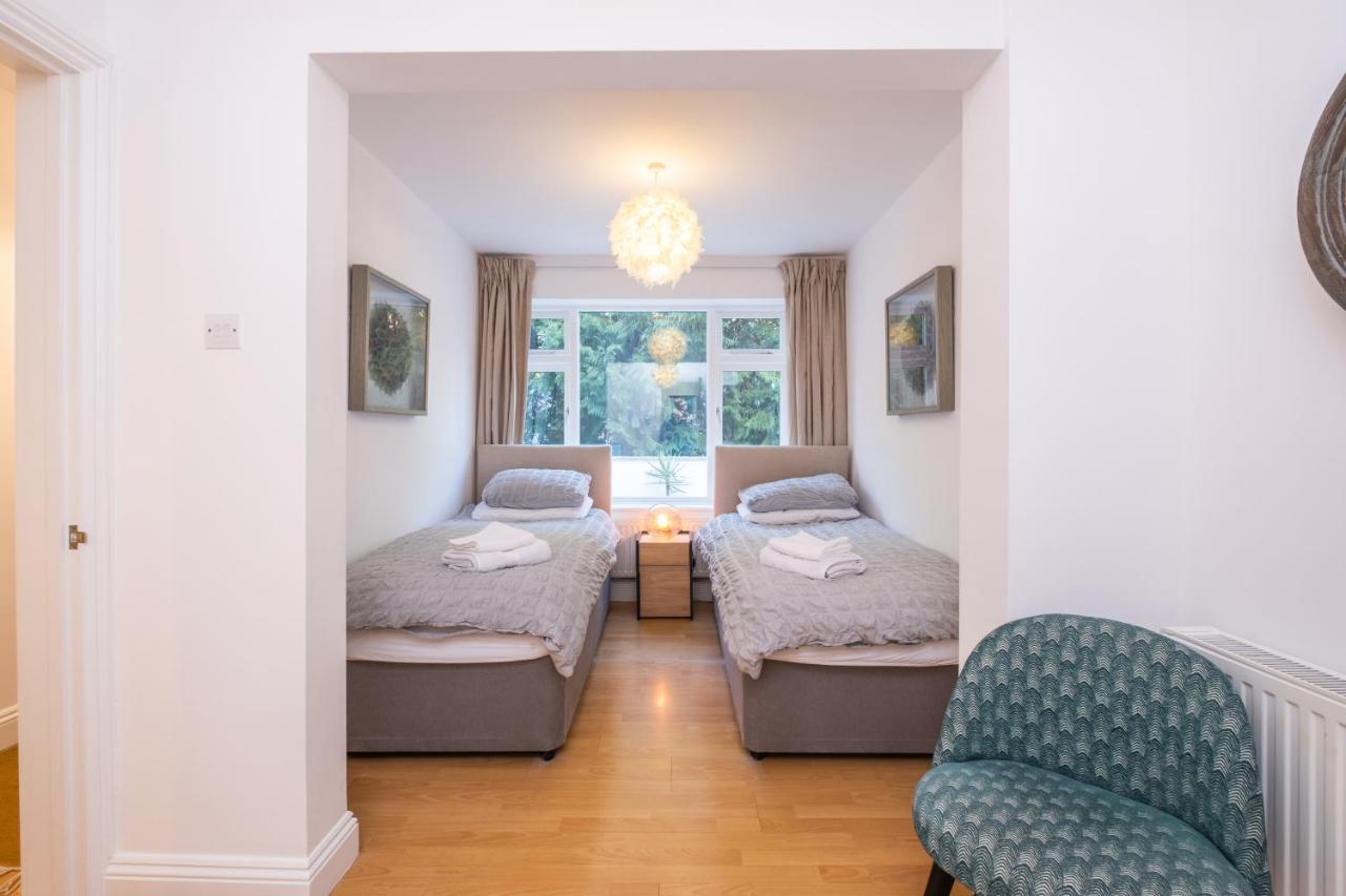 Modern Apt Near Gardens With Large Decking Area - Vivre Retreats Bournemouth Dış mekan fotoğraf